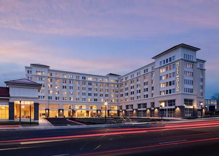 Hotels with pool Madison & Shenandoah Conference Ctr.