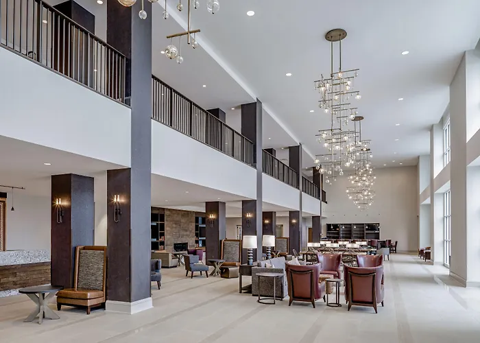 Hotels with pool Madison & Shenandoah Conference Ctr.